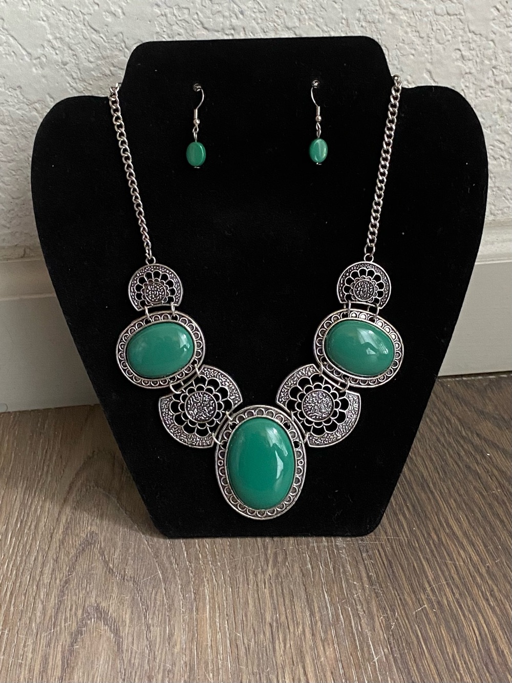 paparazzi Silver-Tone Green Necklace and Earring Set